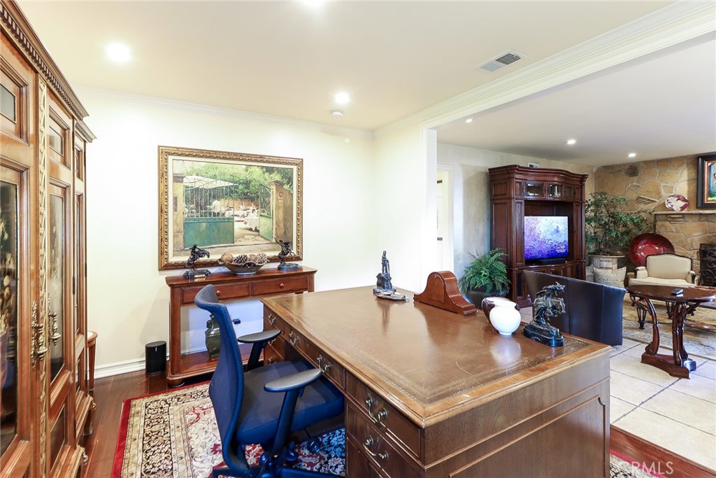 1424 N San Dimas Avenue