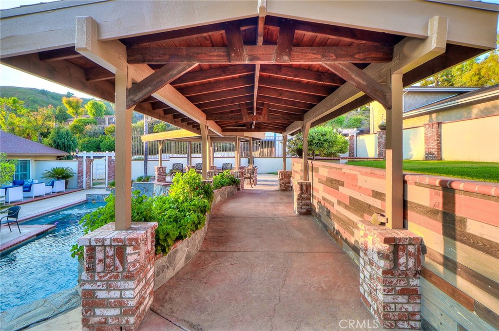 1424 N San Dimas Avenue