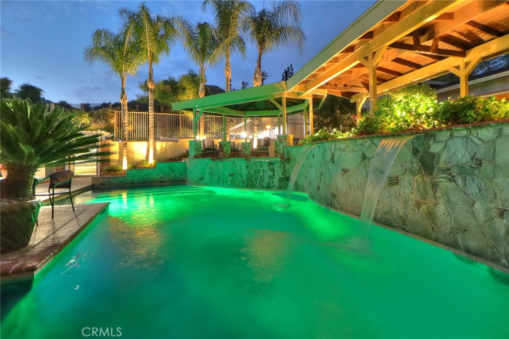 1424 N San Dimas Avenue