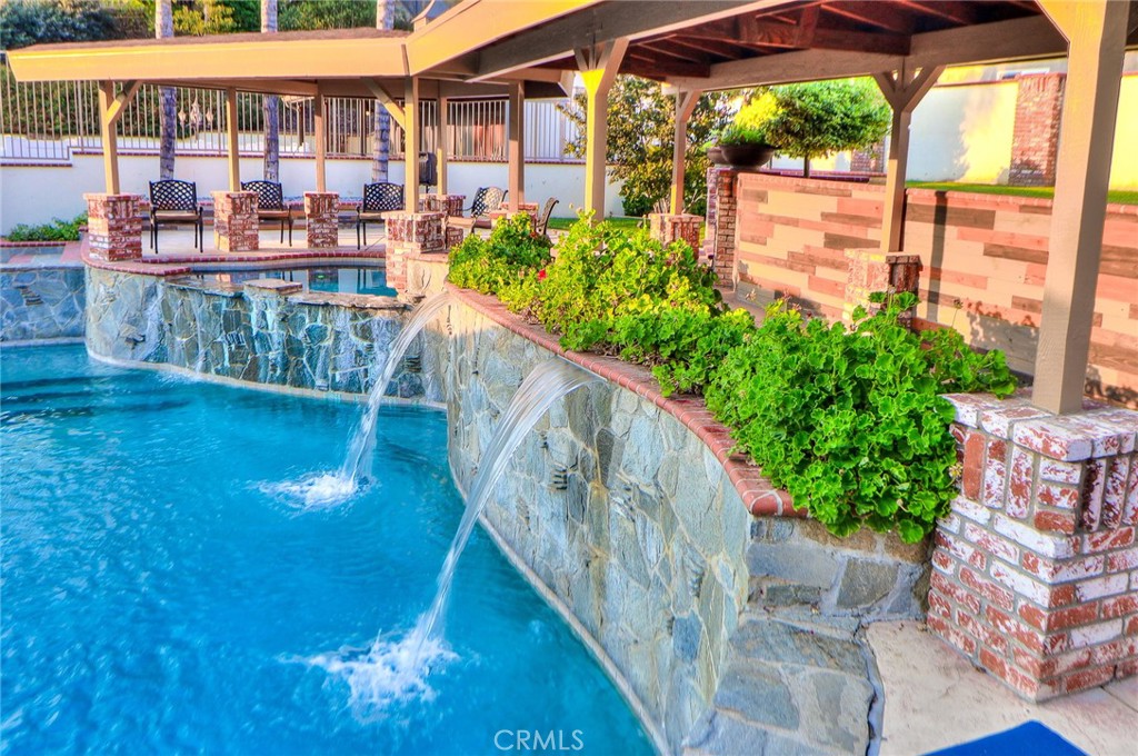 1424 N San Dimas Avenue