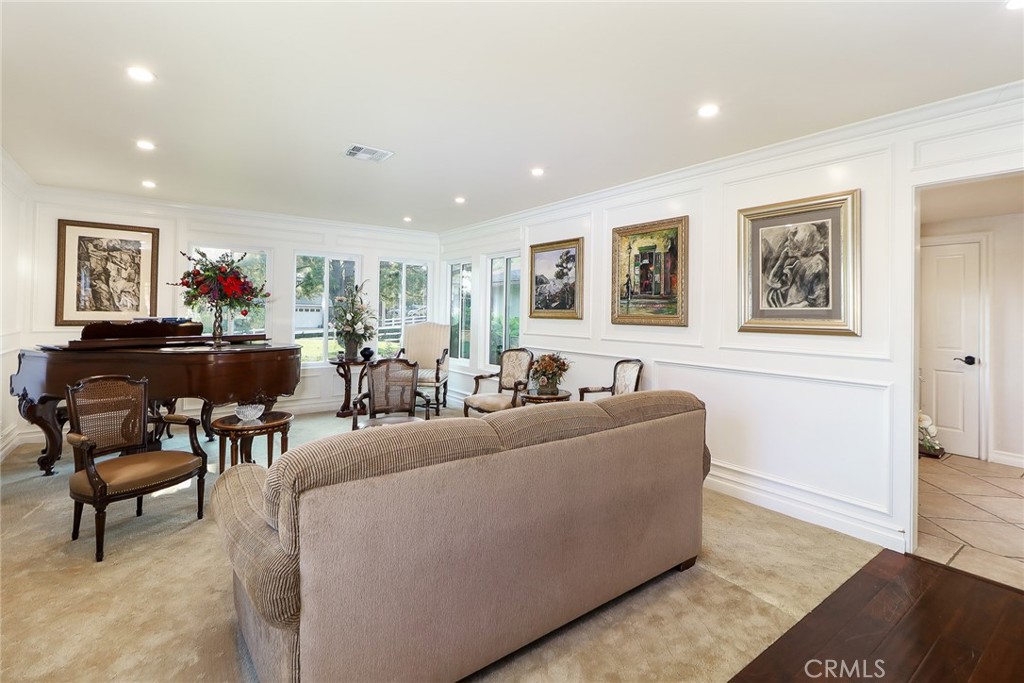 1424 N San Dimas Avenue