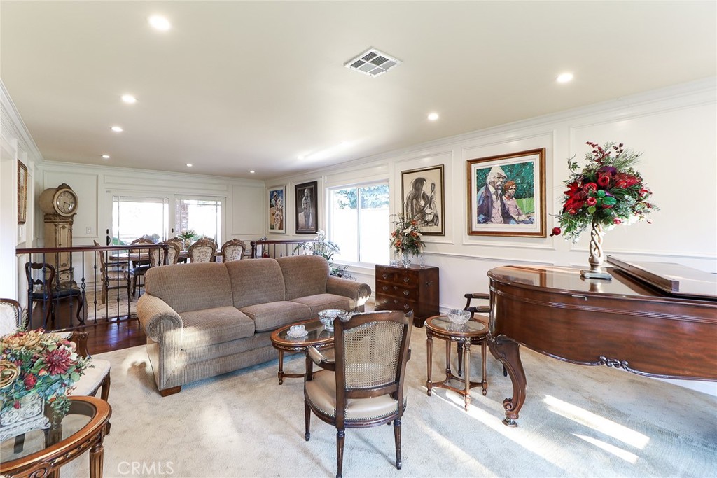 1424 N San Dimas Avenue