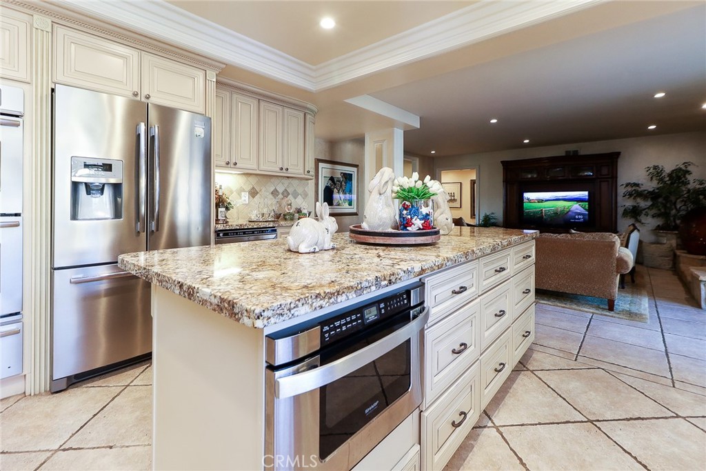 1424 N San Dimas Avenue