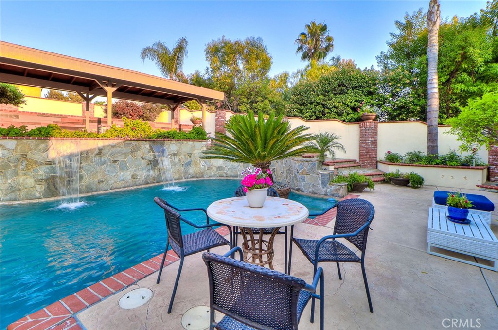 1424 N San Dimas Avenue