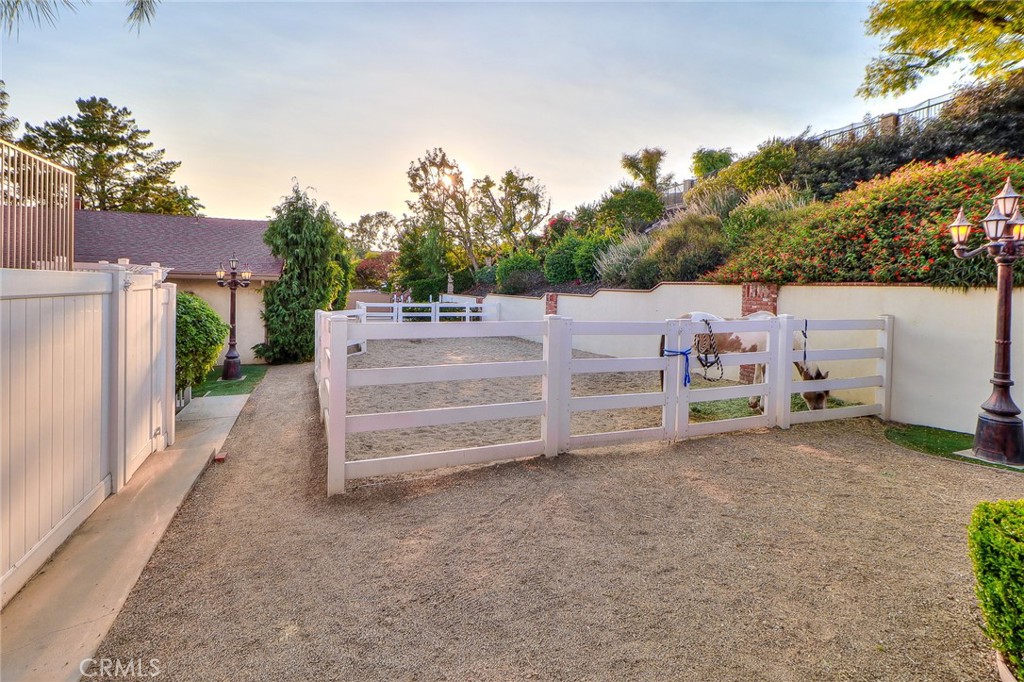 1424 N San Dimas Avenue