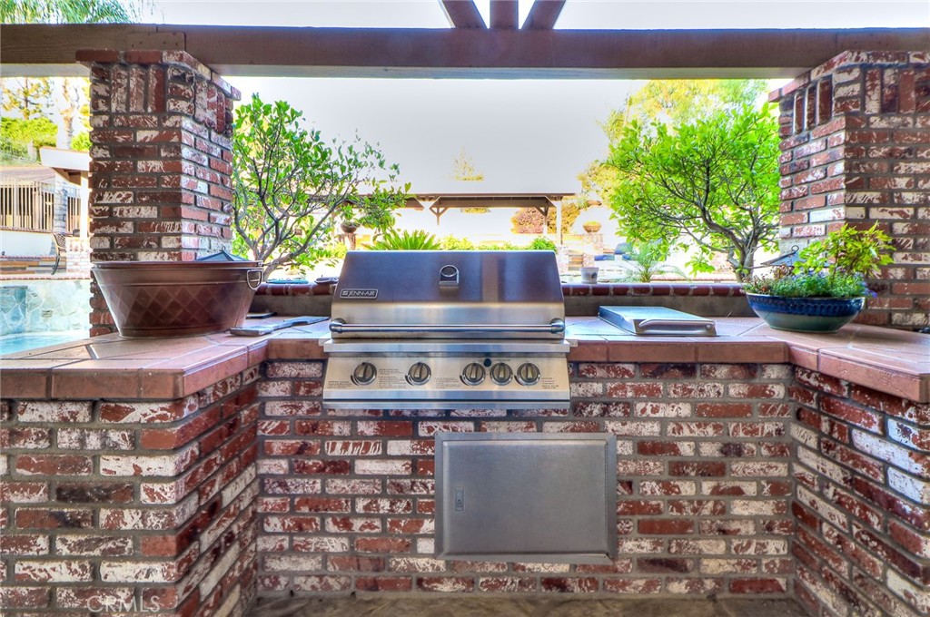 1424 N San Dimas Avenue