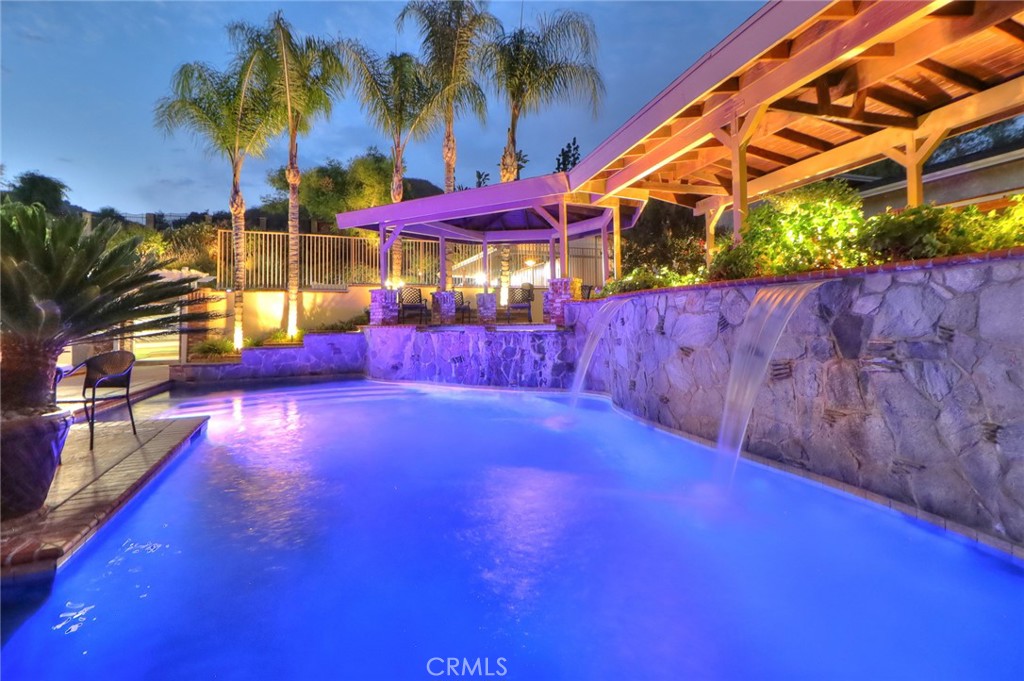 1424 N San Dimas Avenue