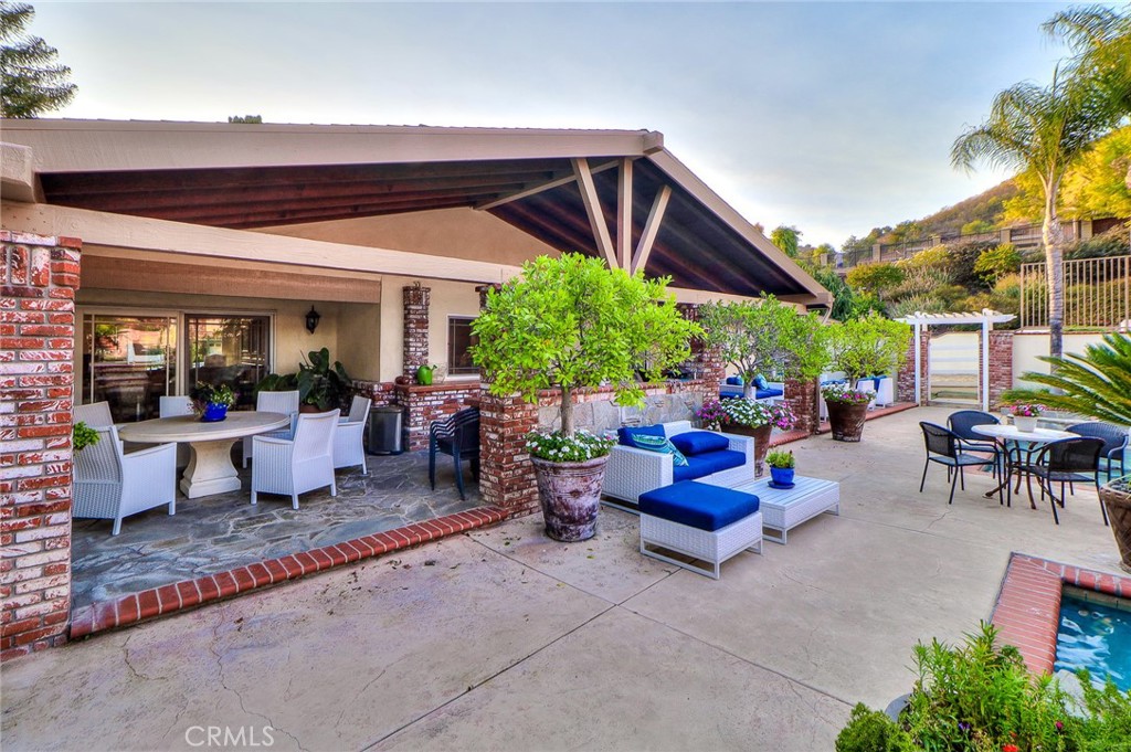 1424 N San Dimas Avenue