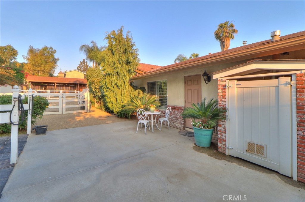 1424 N San Dimas Avenue