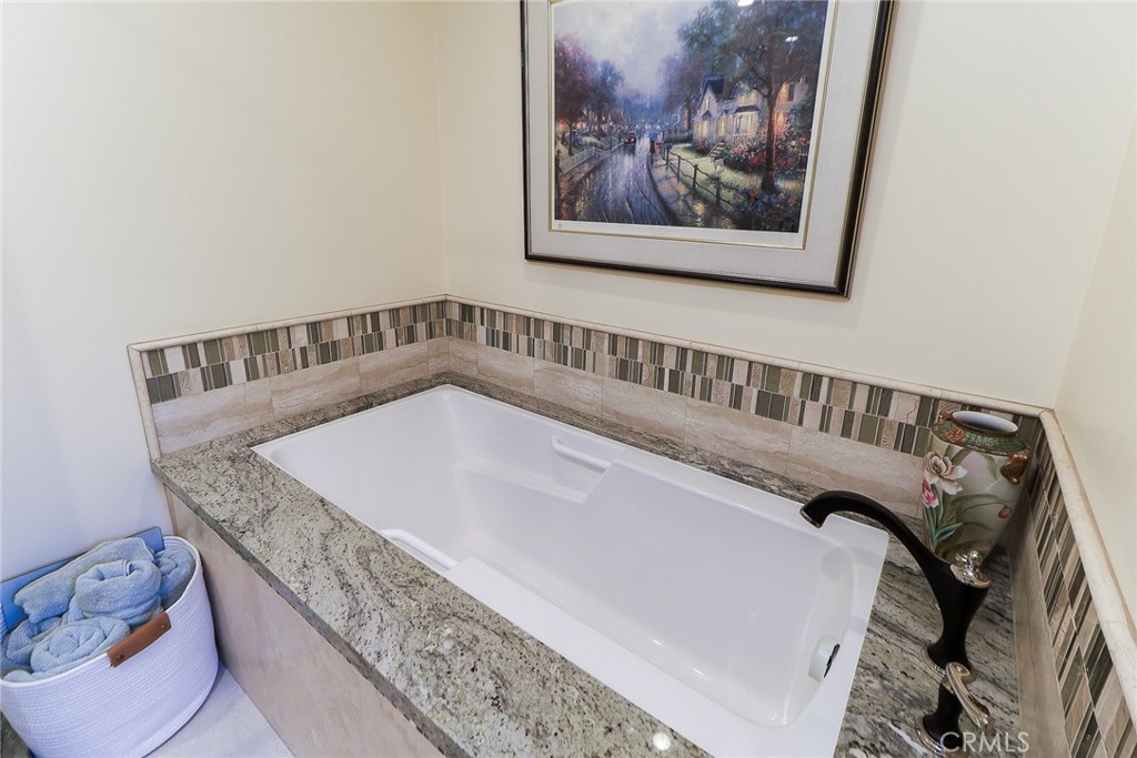 1424 N San Dimas Avenue