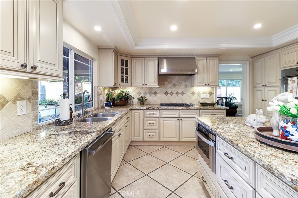 1424 N San Dimas Avenue