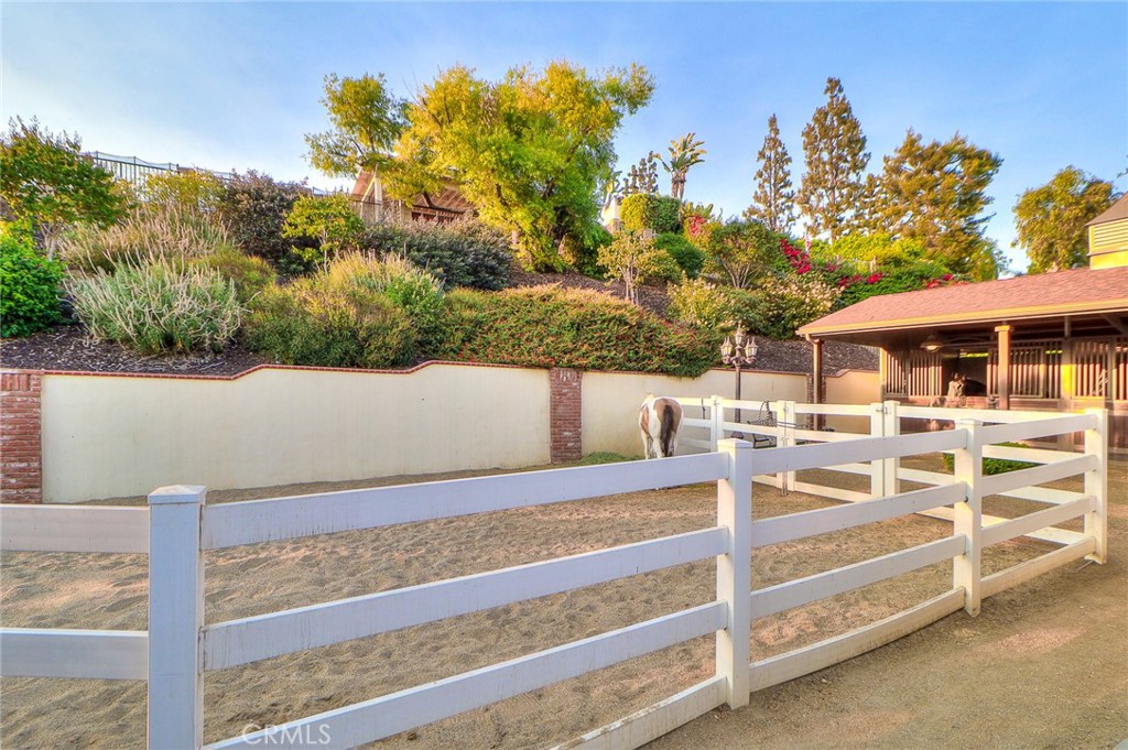 1424 N San Dimas Avenue