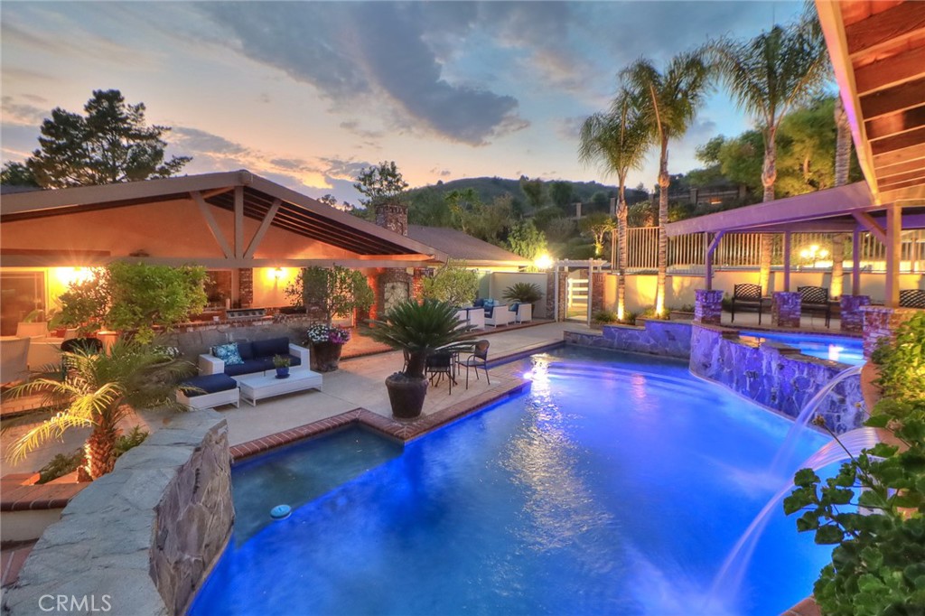 1424 N San Dimas Avenue