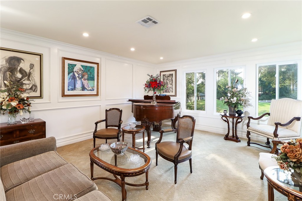 1424 N San Dimas Avenue