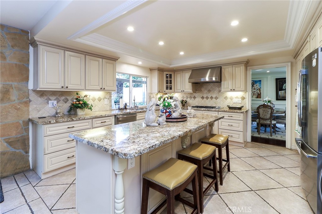 1424 N San Dimas Avenue