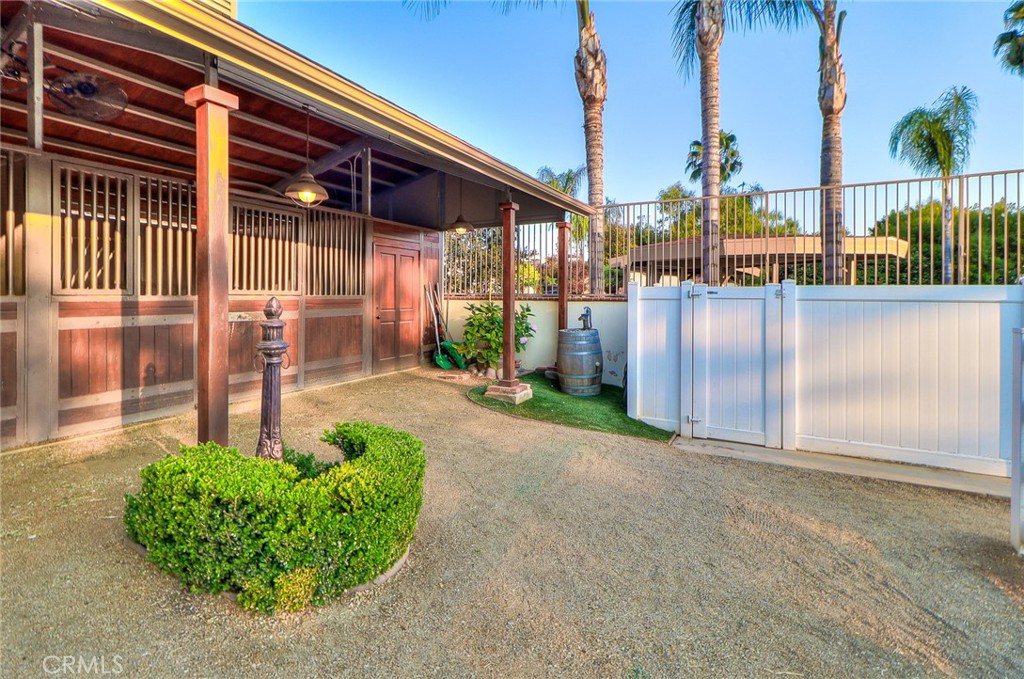 1424 N San Dimas Avenue