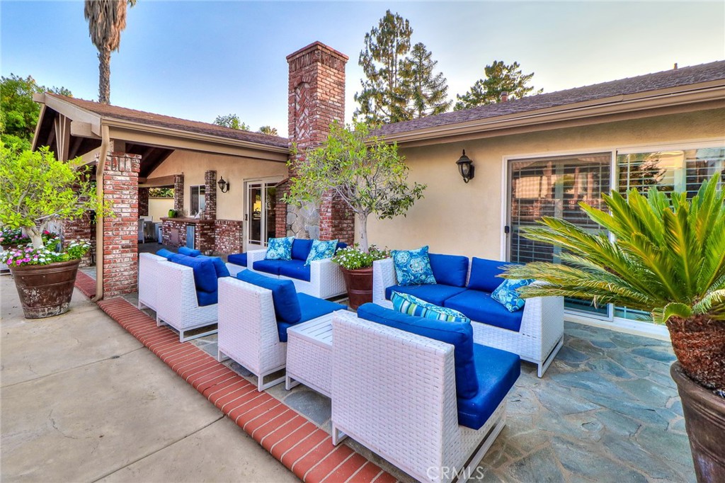 1424 N San Dimas Avenue