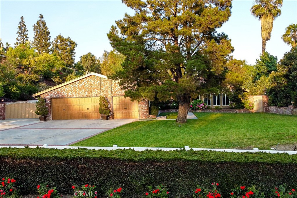 1424 N San Dimas Avenue