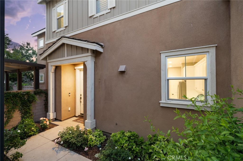 4042 S Cloverdale Way