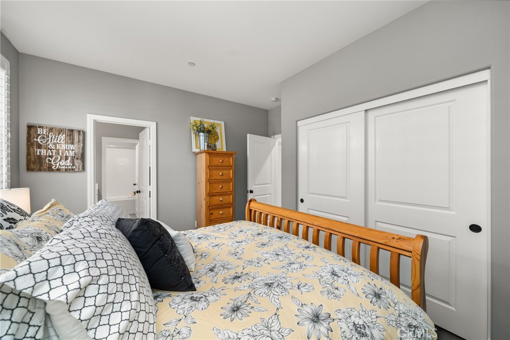 4042 S Cloverdale Way