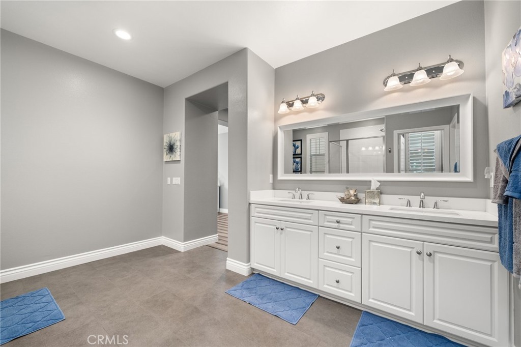 4042 S Cloverdale Way