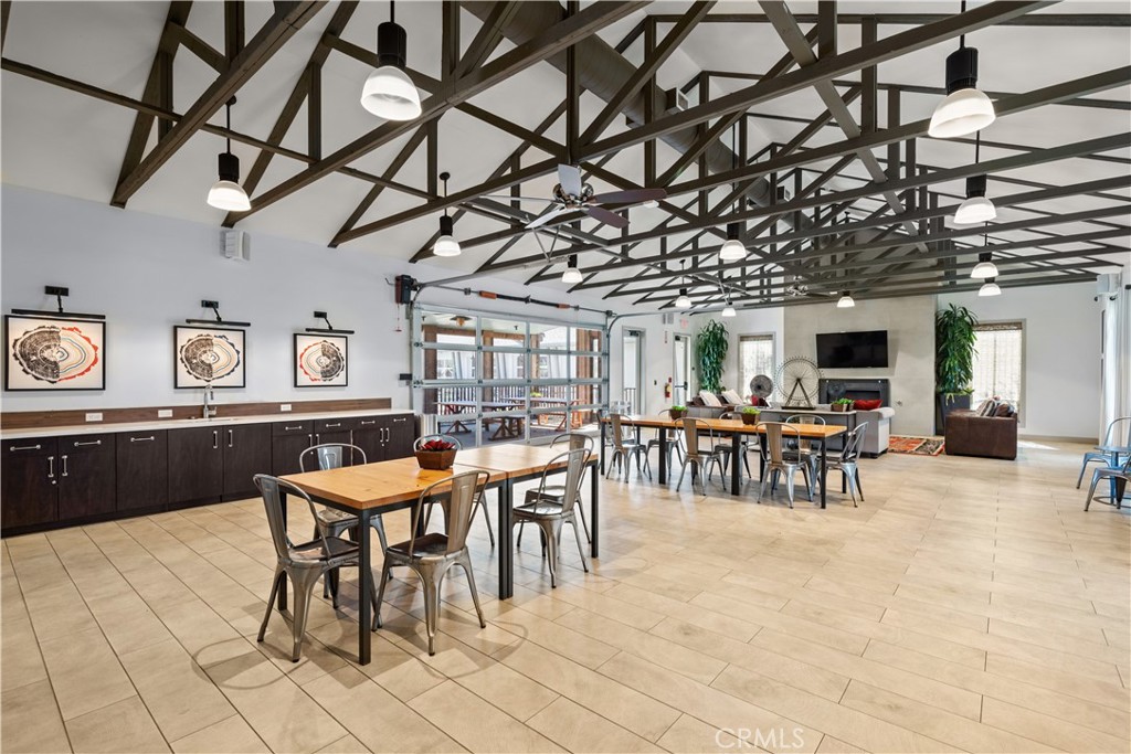 4042 S Cloverdale Way