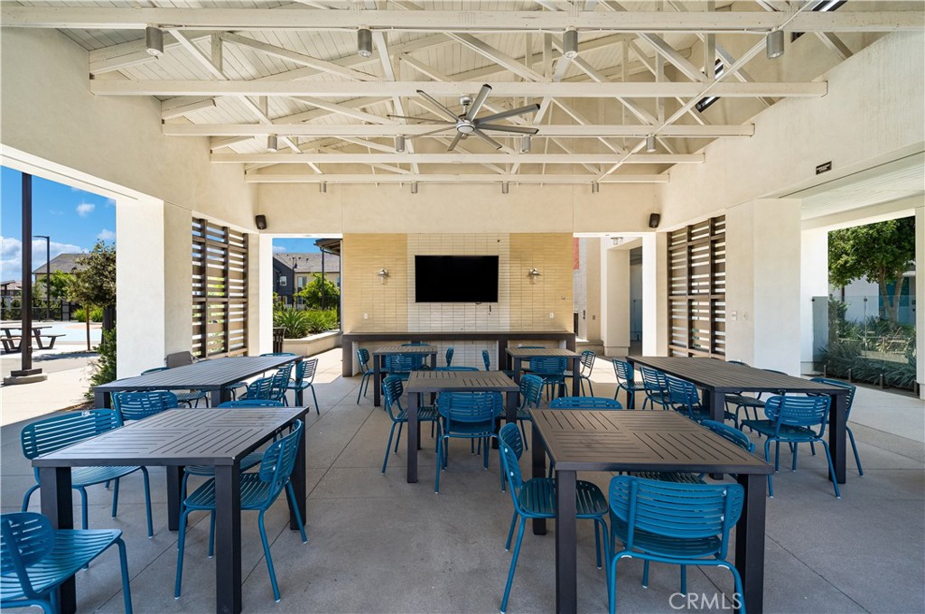 4042 S Cloverdale Way