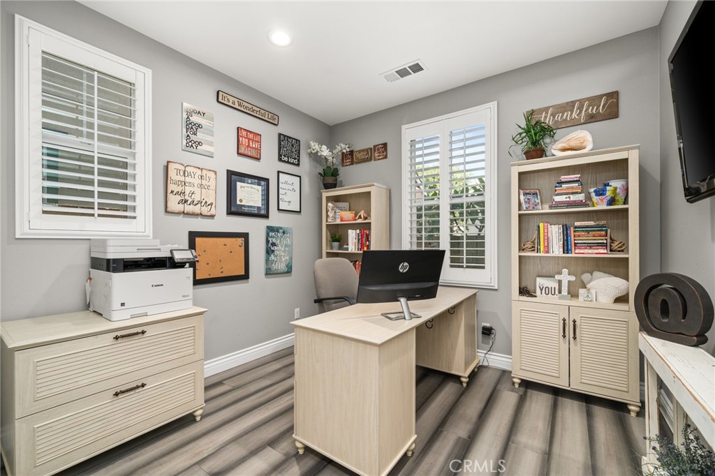 4042 S Cloverdale Way