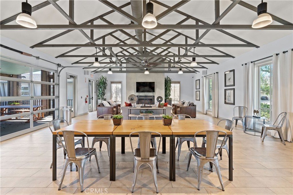 4042 S Cloverdale Way