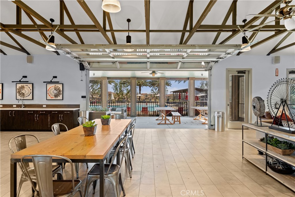 4042 S Cloverdale Way