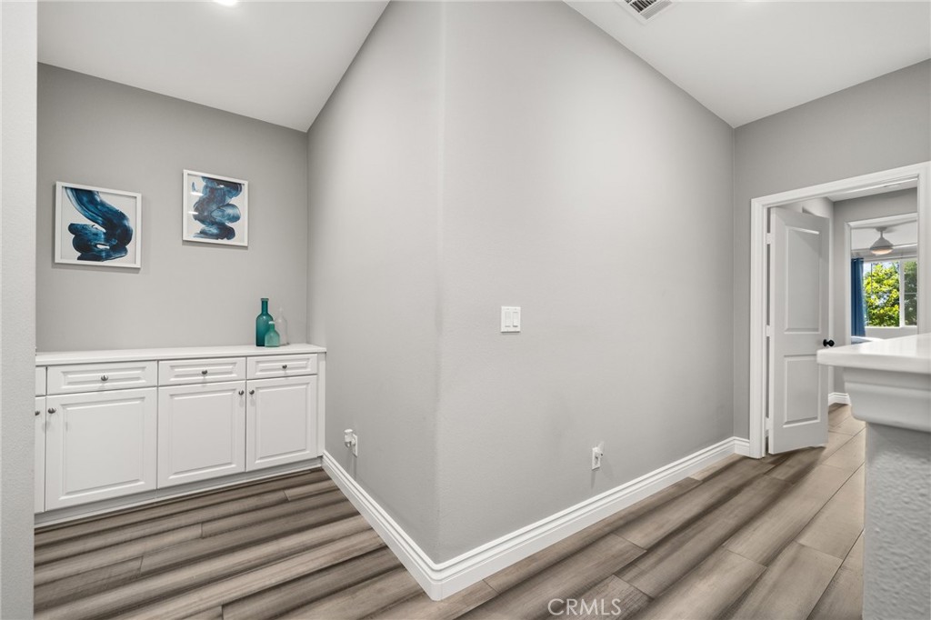 4042 S Cloverdale Way