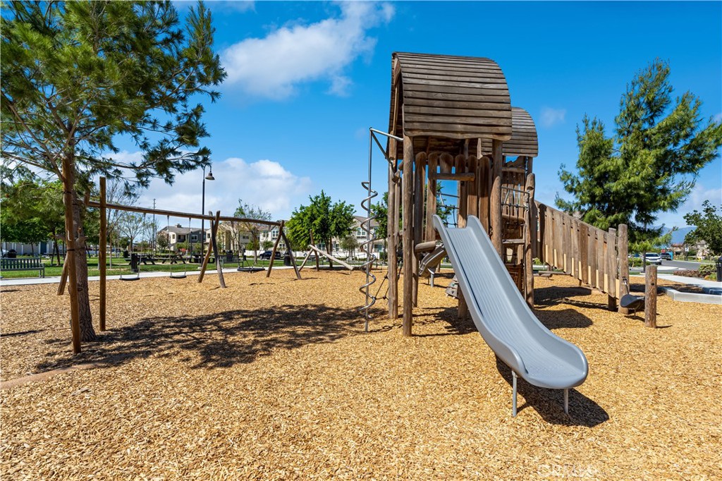 4042 S Cloverdale Way