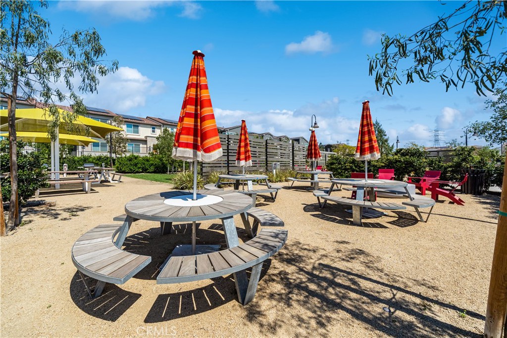 4042 S Cloverdale Way