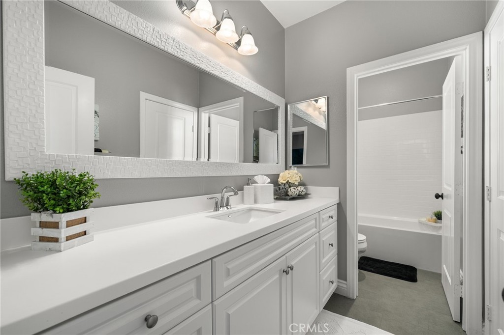 4042 S Cloverdale Way