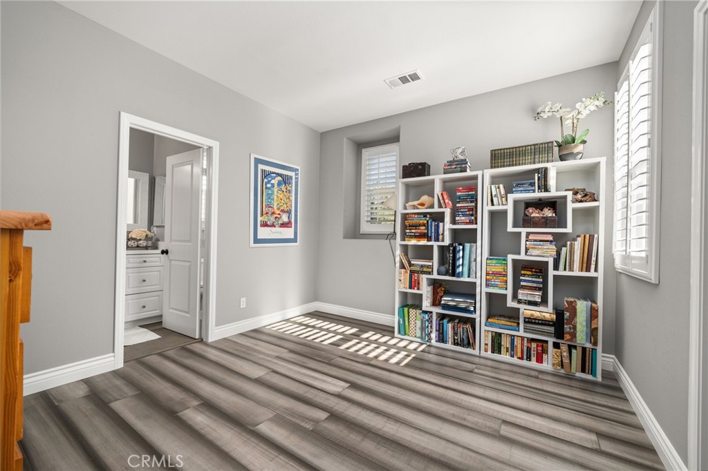 4042 S Cloverdale Way