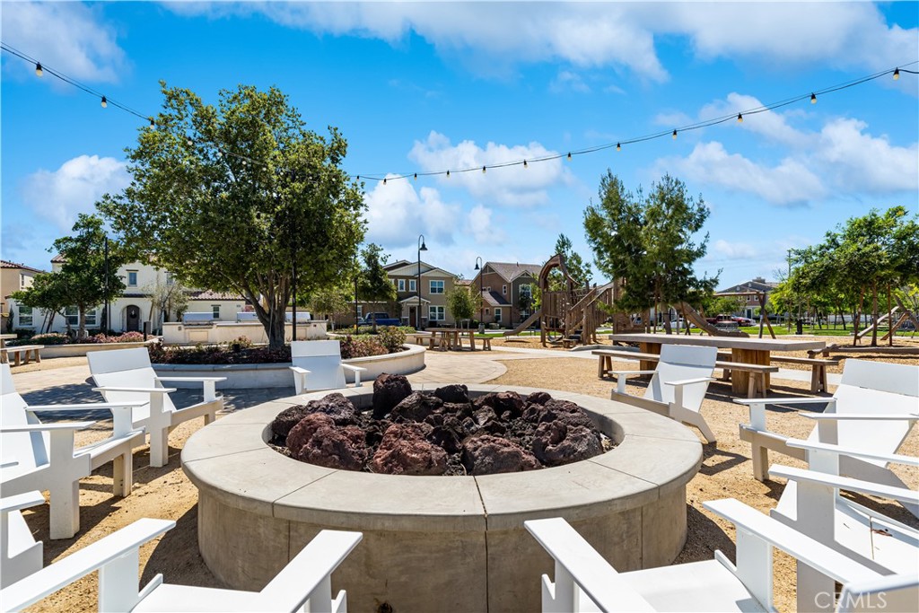 4042 S Cloverdale Way