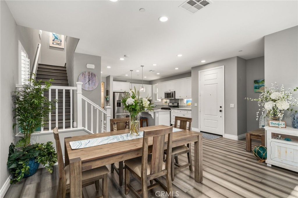 4042 S Cloverdale Way