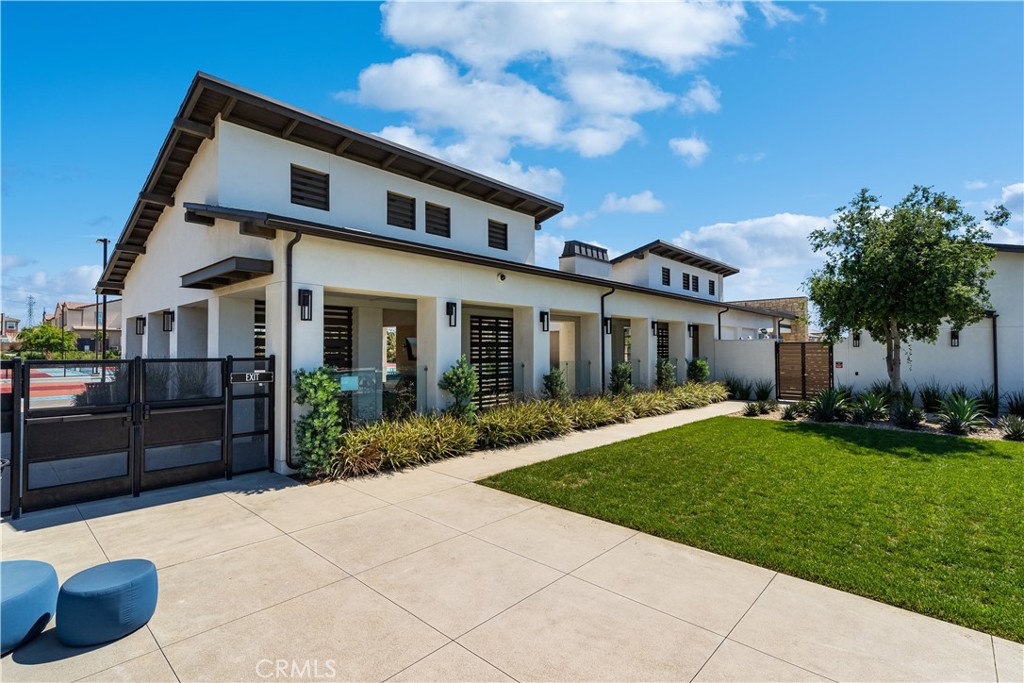 4042 S Cloverdale Way