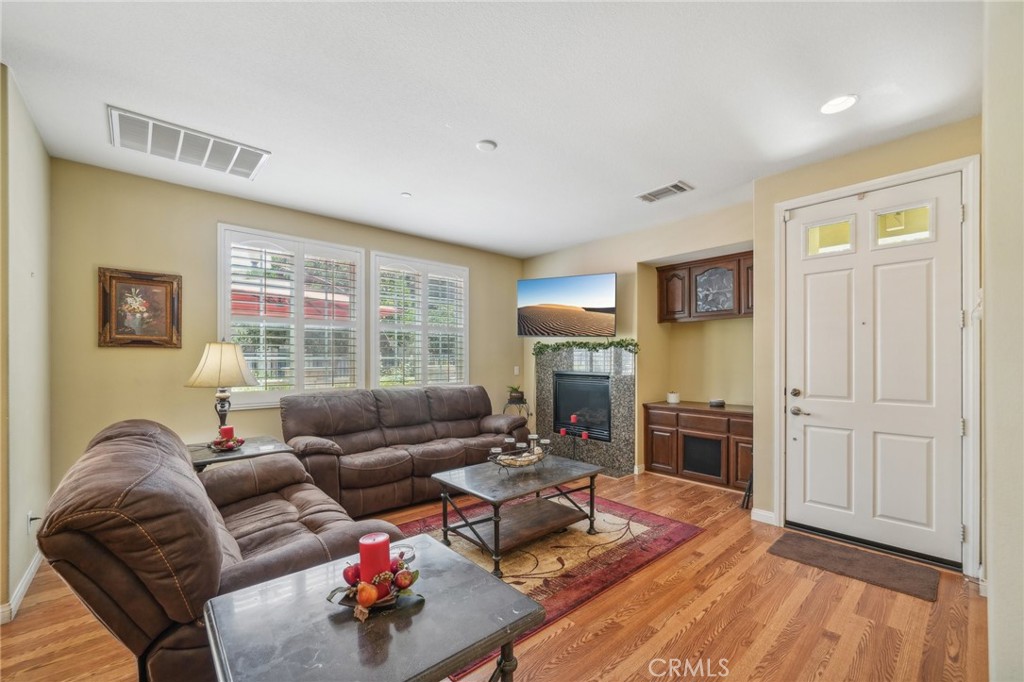 15813 Mcintosh Avenue