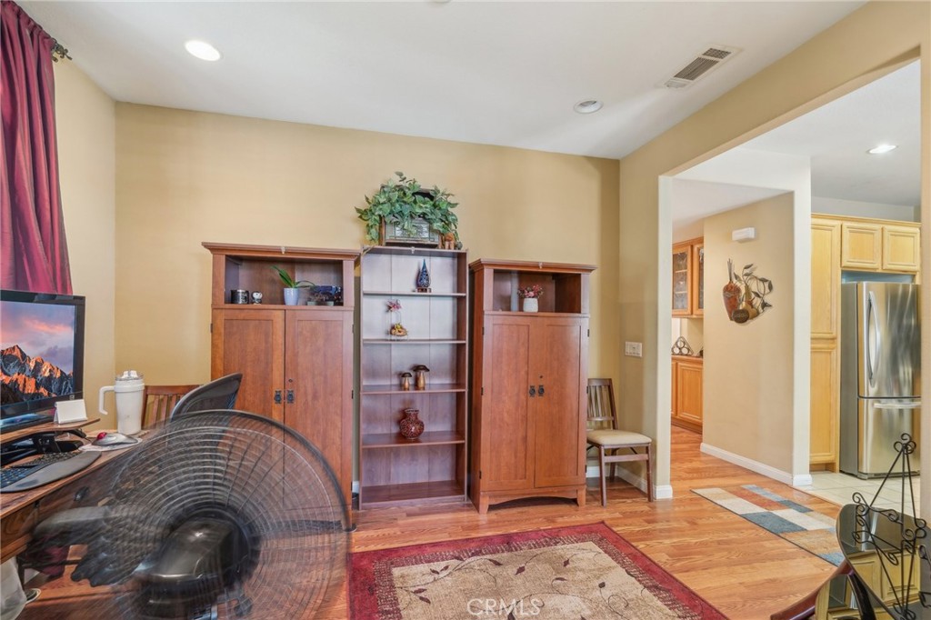 15813 Mcintosh Avenue