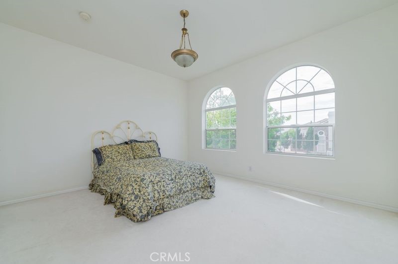 20006 E Skyline Drive