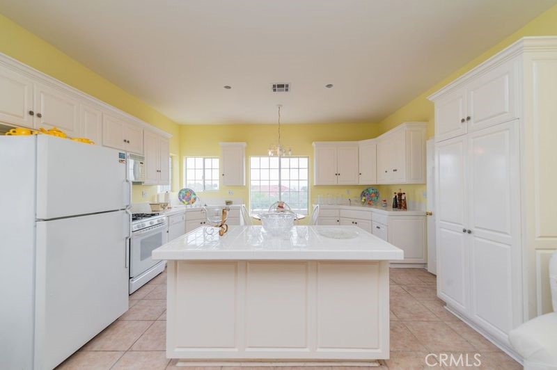 20006 E Skyline Drive