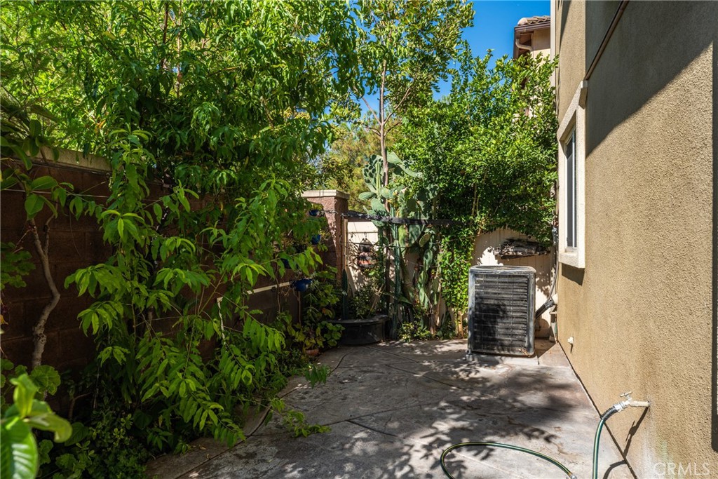 16085 Begonia Avenue