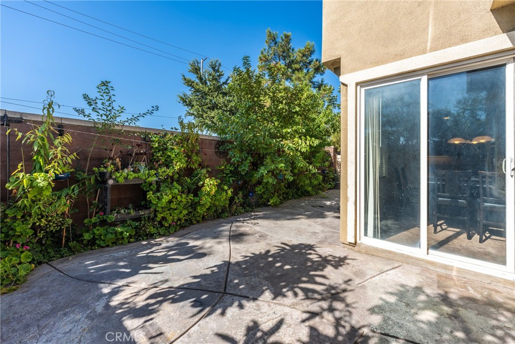 16085 Begonia Avenue