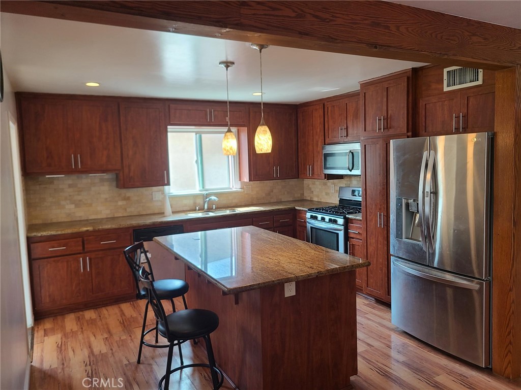 478 N Stephora Avenue