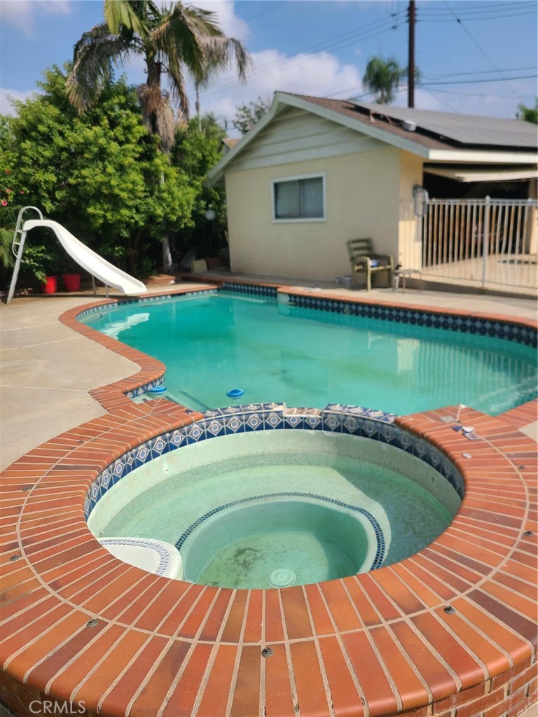 478 N Stephora Avenue