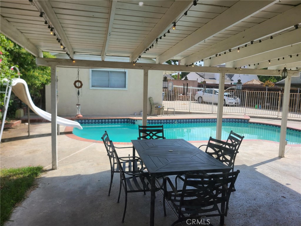 478 N Stephora Avenue