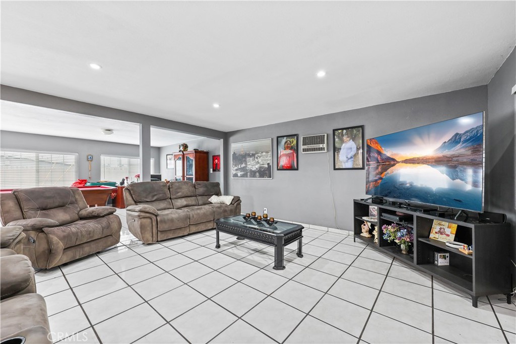 1736 E Princeton Street