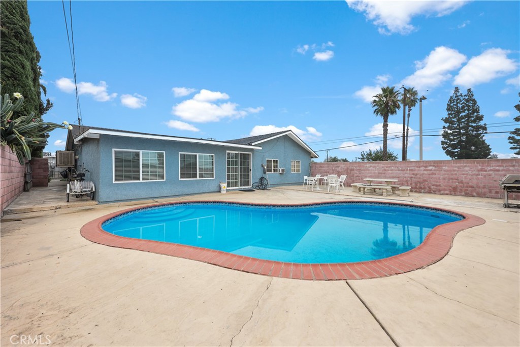 1736 E Princeton Street