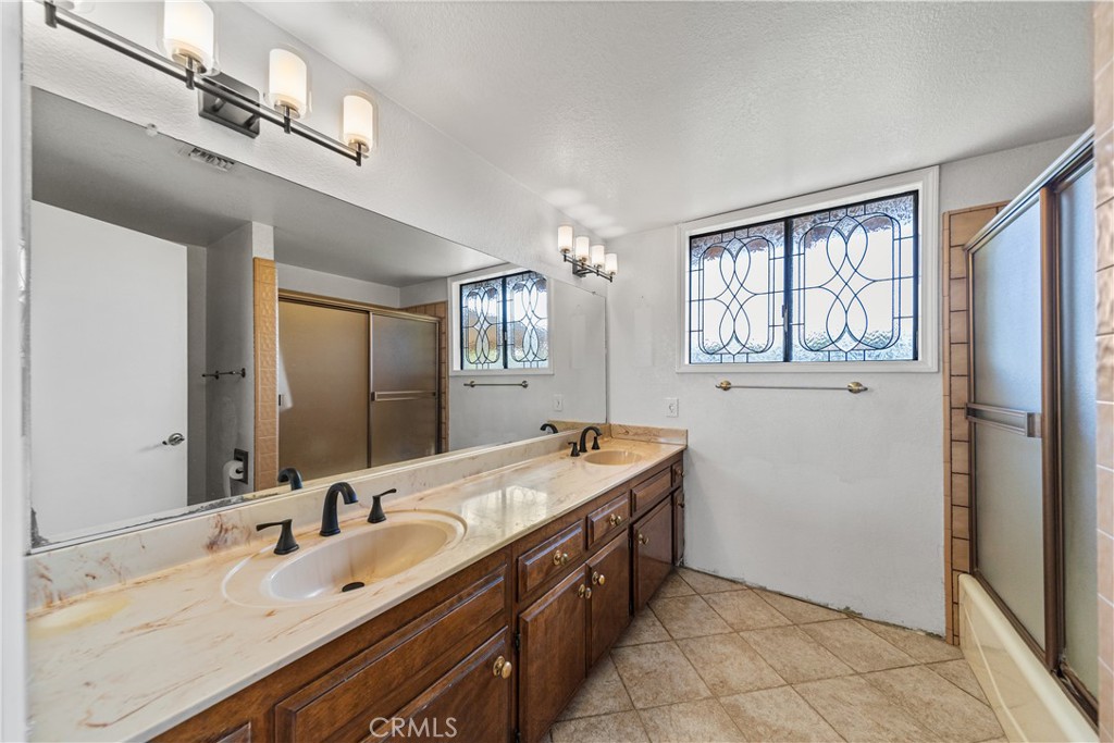 638 E Northridge Avenue